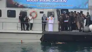 Wali-Kota-Bandar-Lampung-Eva-Dwiana-tabur-bunga-di-Pelabuhan-Pelindo.jpg