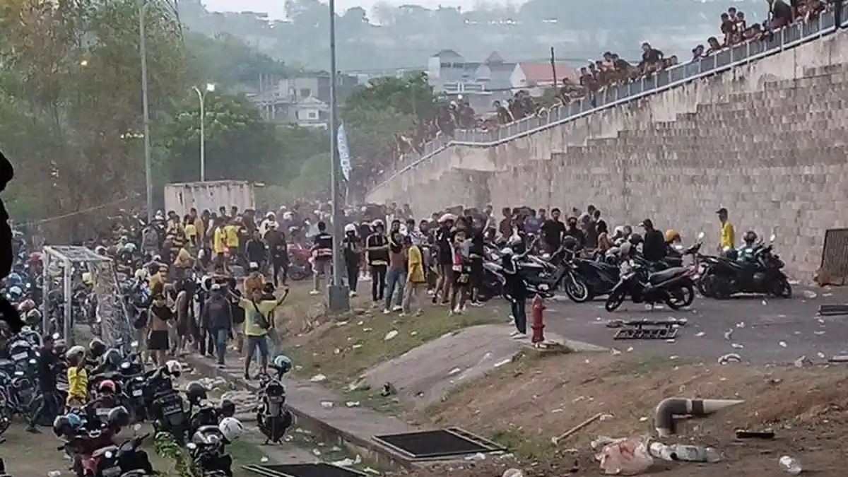 Pegadaian Liga 2 2023/2024 : Laga Gresik United Vs Deltras Rusuh 28 Orang Terluka