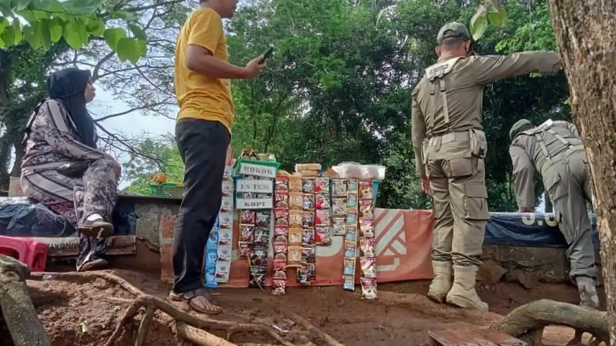 Ditertibkan Satpol PP, PKL di Bantaran Irigasi Metro Minta Solusi Tempat Berjualan