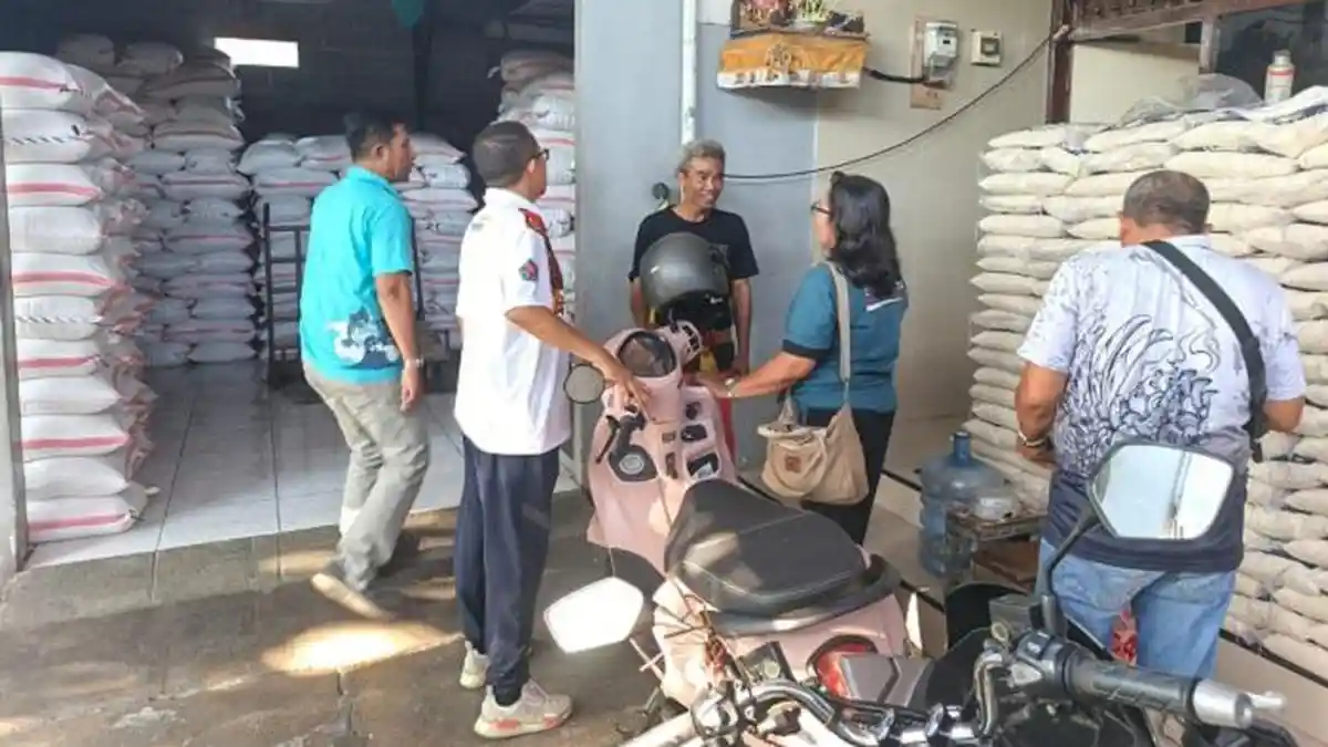 Pengecer Beras Diminta Bongkar Ulang Kemasan, DKPP Buleleng Gelar Sidak