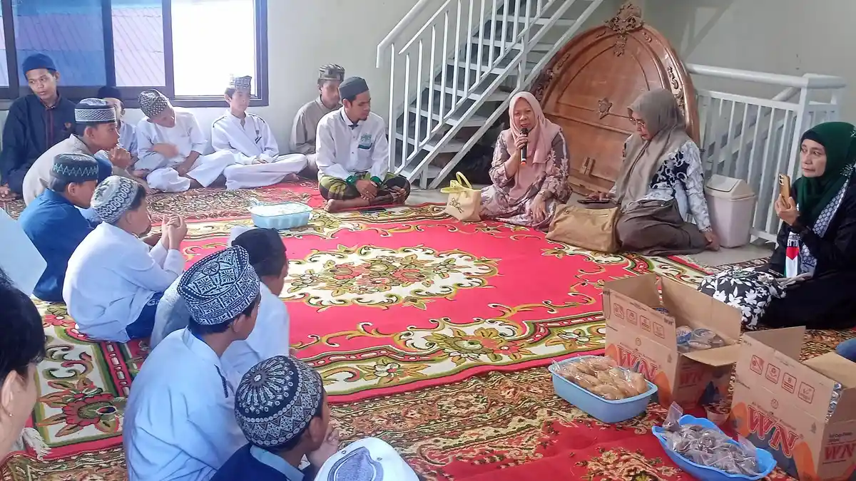 Wawali Palu Renny A Lamadjido Hadiri Bukber KAHMI dan Forhati Bersama Anak Yatim