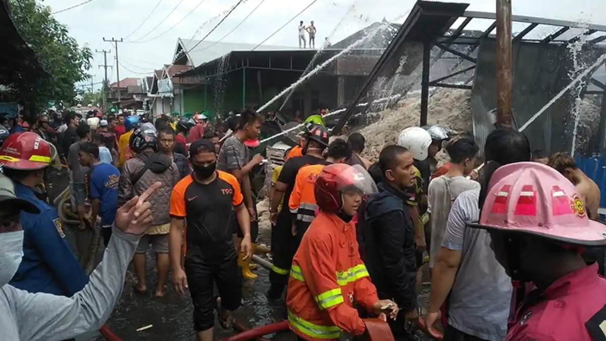 Api dari Gudang Kasur Jilat 2 Rumah di Pekapuran Banjarmasin