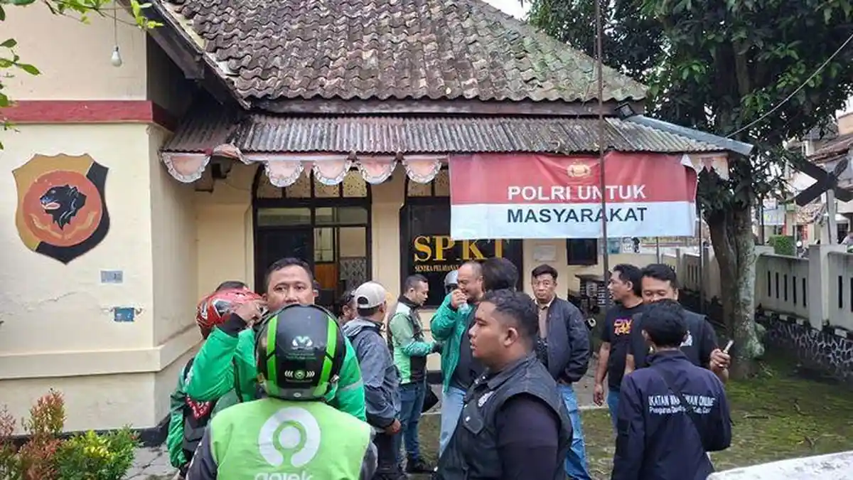 Ratusan Ojol Datangi Polsek Cibatu Usai Driver Diduga Dianiaya Opang