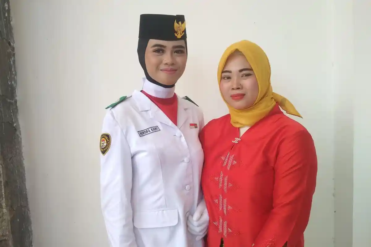 Momen Mengesankan Nursifa Kahfi, Paskibra Pembawa Baki di Gowa