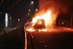 mobil-terbakar_20170416_163946.jpg