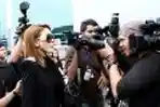 Nikita Mirzani Diburu Wartawan