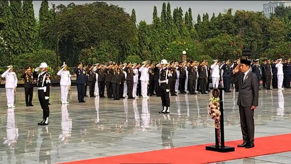 Presiden Jokowi Pimpin Upacara Peringatan Hari Pahlawan di TMP Kalibata