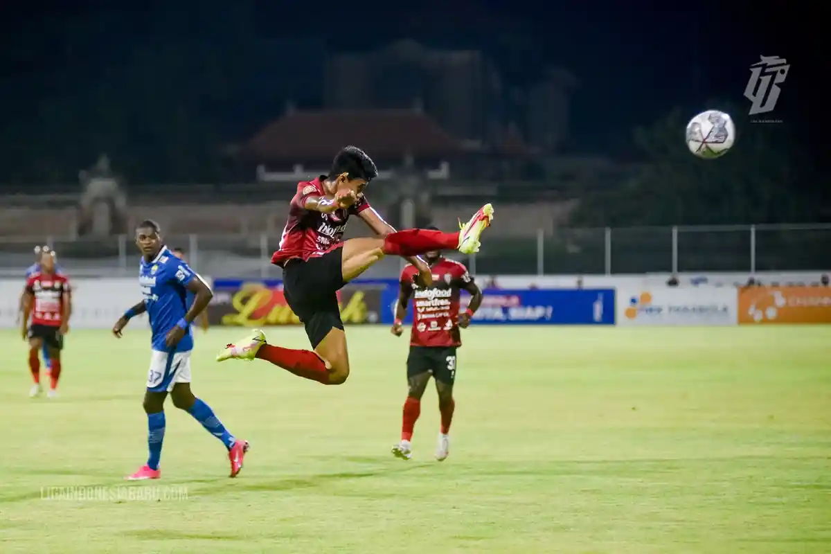 Gagal Cetak Gol Saat Lawan Borneo, Pelatih Persib Tetap Puji Duet David da Silva & Bruno Cantanhede