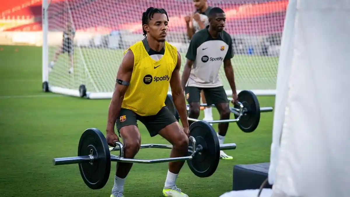 Pemain Barcelona Kena Muntaber, Joan Laporta Minta Jadwal Ulang Lawan Juventus