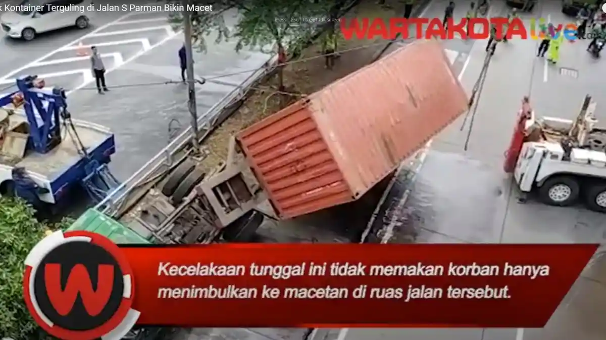 VIDEO: Truk Kontainer Terguling di S Parman Jakarta Barat