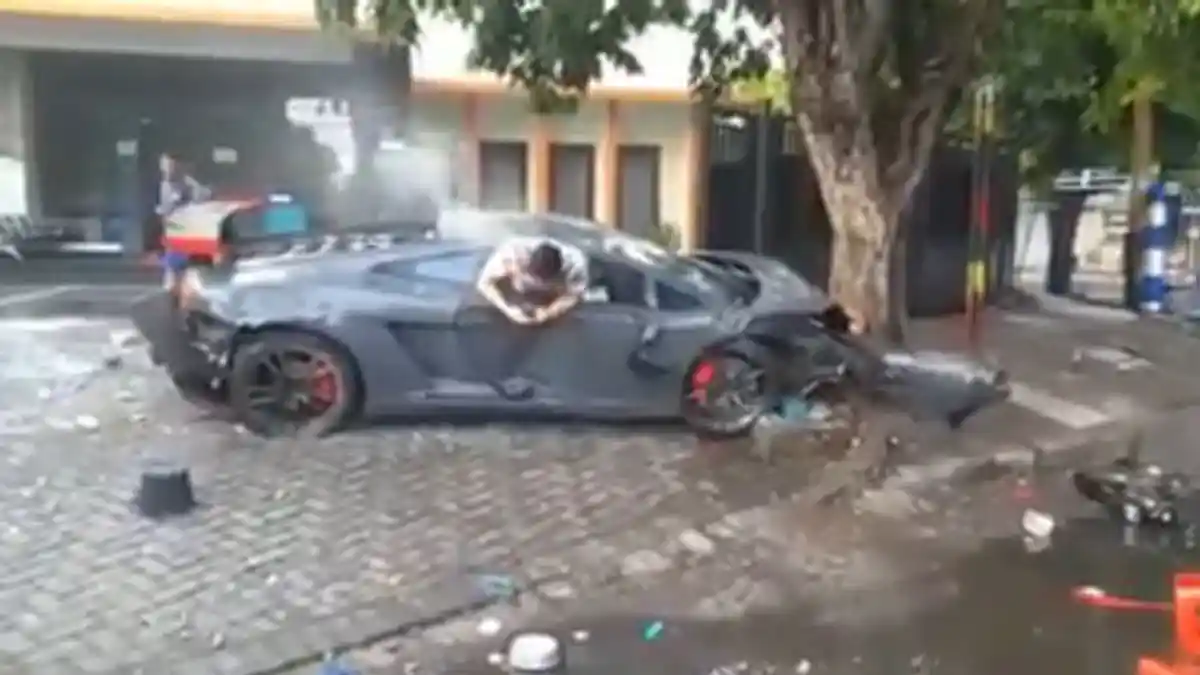 Pengemudi Ferrari yang Balapan dengan Lamborghini Maut Ternyata Warga Kertajaya