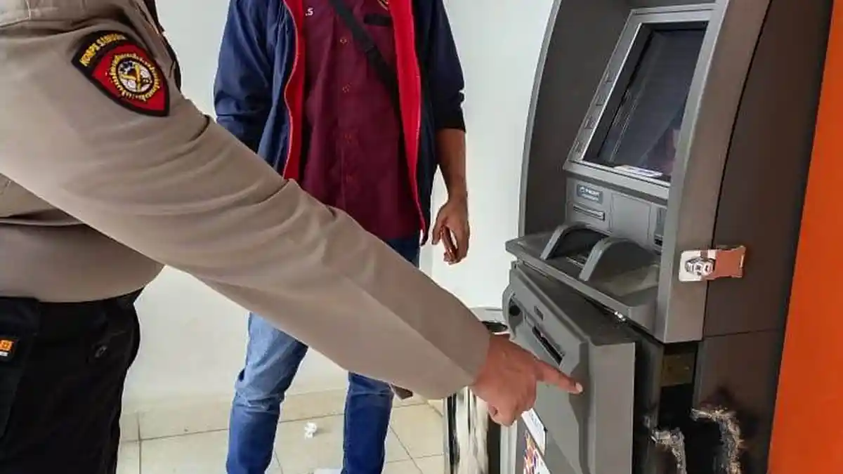 Oknum ASN Nekat Curi Uang Nasabah dengan Ganjal ATM Pakai Tusuk Gigi