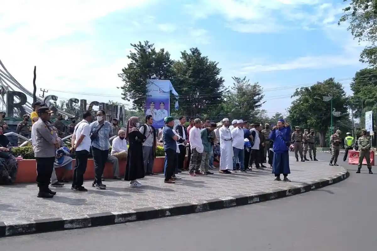 Tolak Hollywings Berdiri di Jambi, Sejumlah Warga Unjuk Rasa di Tugu Keris hingga ke Gedung DPRD