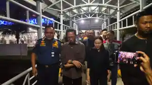 Kepala-BP-Batam-Amsakar-tinjau-puncak-arus-mudik-di-pelabuhan-Fery-Domestik-Sekupang.jpg