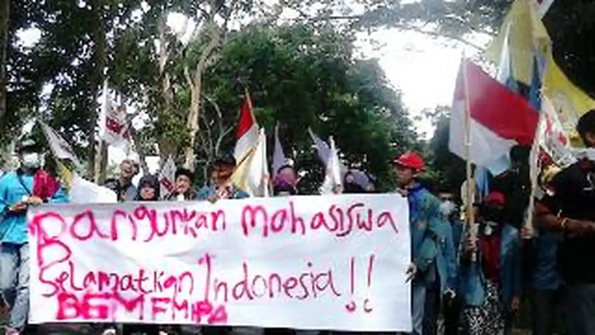 Gelar Demo, Bemsi Beri Rapor Merah ke Jokowi