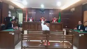 Sidang-Perdana-Arie-ditunda-322026.jpg