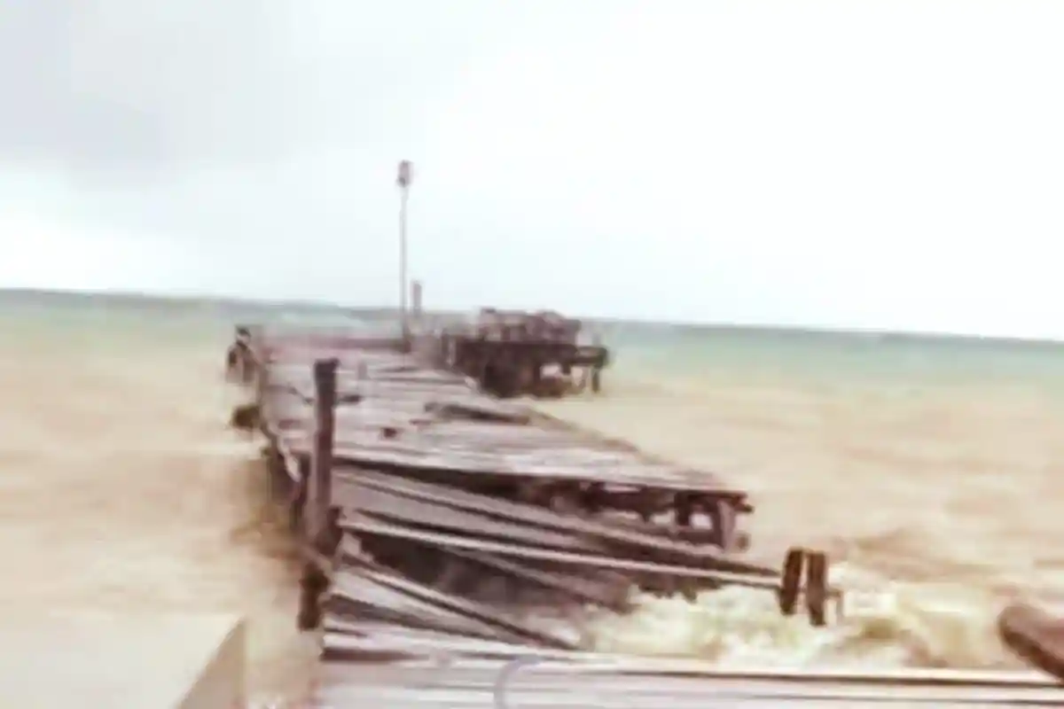 Jembatan Tabamasa di Halmahera Selatan Ambruk Dihantam Ombak, Pemkab Diminta Cari Solusi