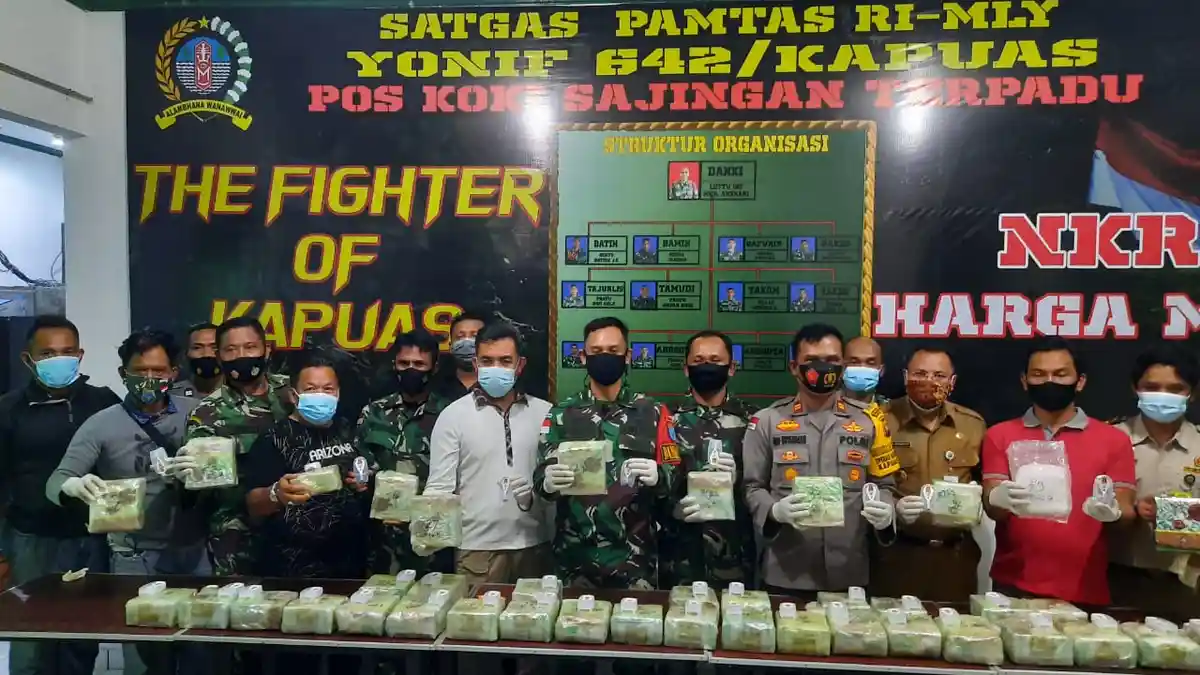 Polda Kalbar Terima Temuan Sabu 42,98 Kilogram oleh Pamtas TNI Posko Sajingan