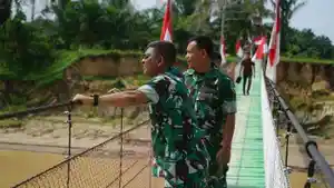 JEMBATAN-GANTUNG-TERPANJANG-Komandan-Korem.jpg