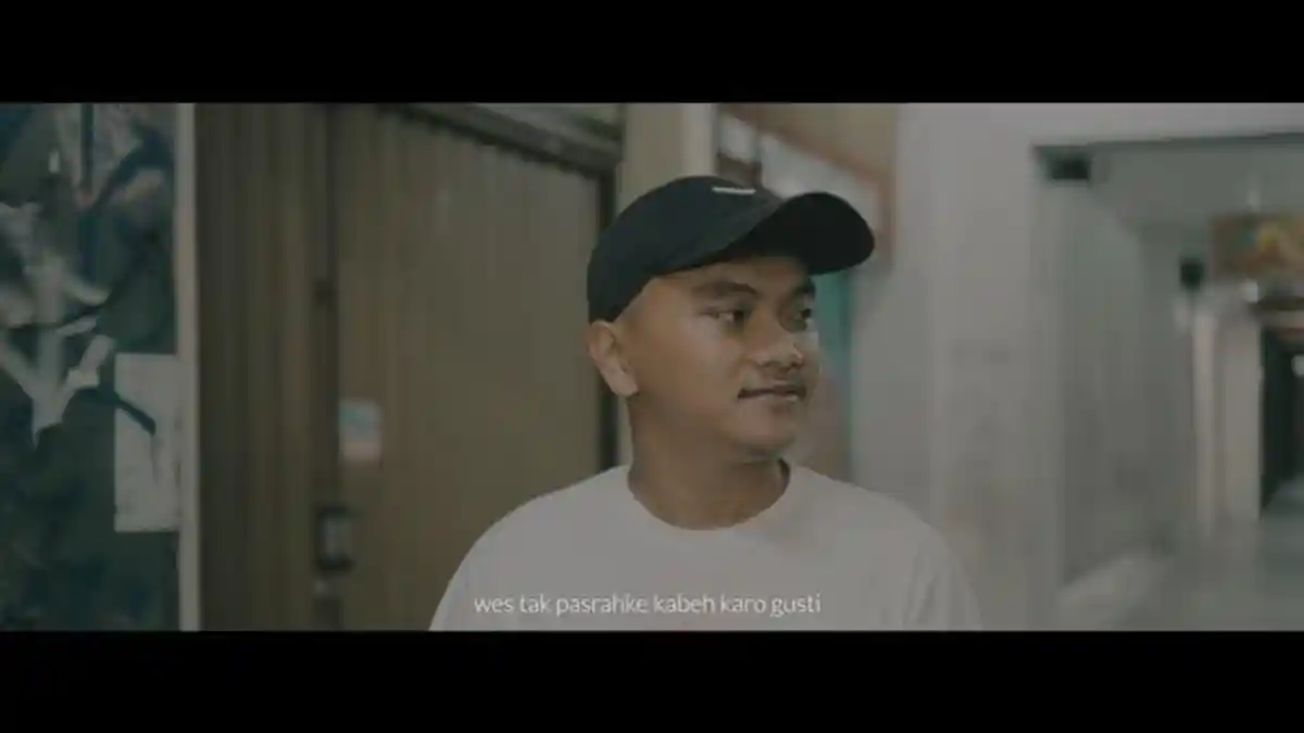 Translate Lirik Lagu Dadi Siji - Miqbal GA ft Siska, Trending YouTube Dinyanyikan Happy Asmara