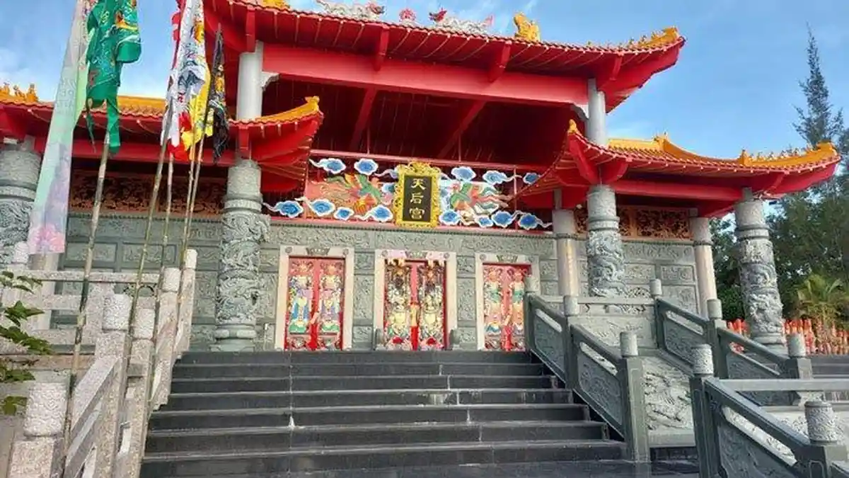 Uniknya Vihara Devi Bahari di Batam, Desainnya Padukan Seni Ukir Nusantara hingga Mancanegara