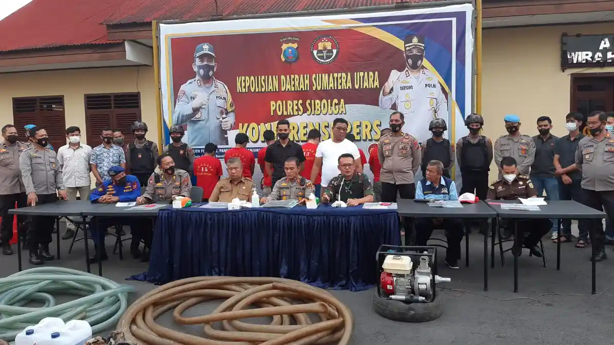 48 Ton BBM Ilegal Diamankan Sat Pol Air Polres Sibolga di Perairan Poncan, 6 Tersangka Ditangkap