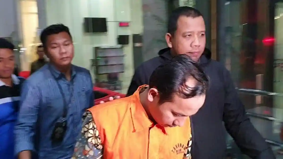 Ditahan KPK, Jaksa Kejari Solo Tutup Mulut dan Berjalan Cepat