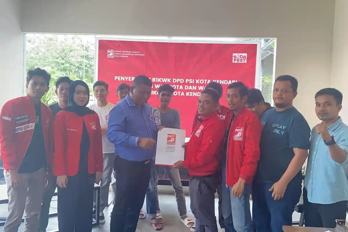 Jelang Pendaftaran Pilwali Kendari, DPD PSI Serahkan B1KWK ke Paslon Wali Kota Giona dan Subhan