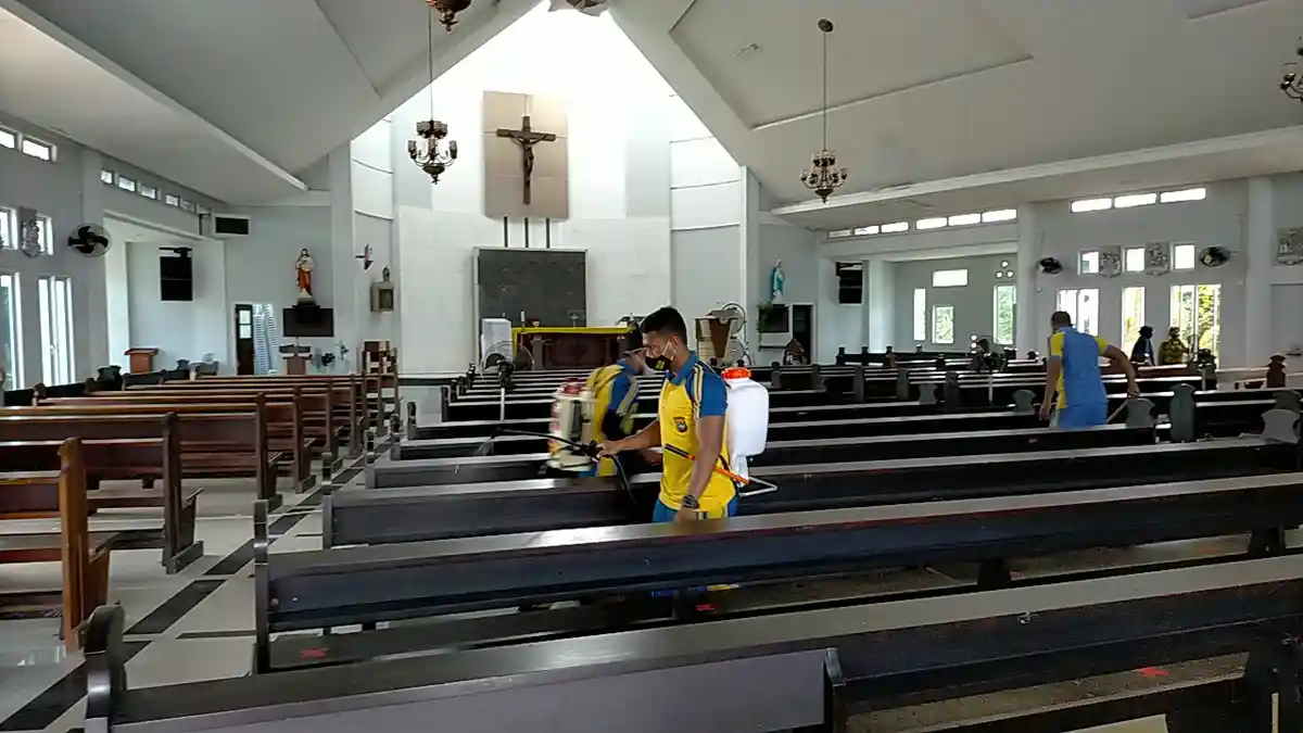 Datangi Rumah Ibadah, Personel Polres Karimun Gelar 'Bersih-Bersih', Peringatan Hari Bhayangkara