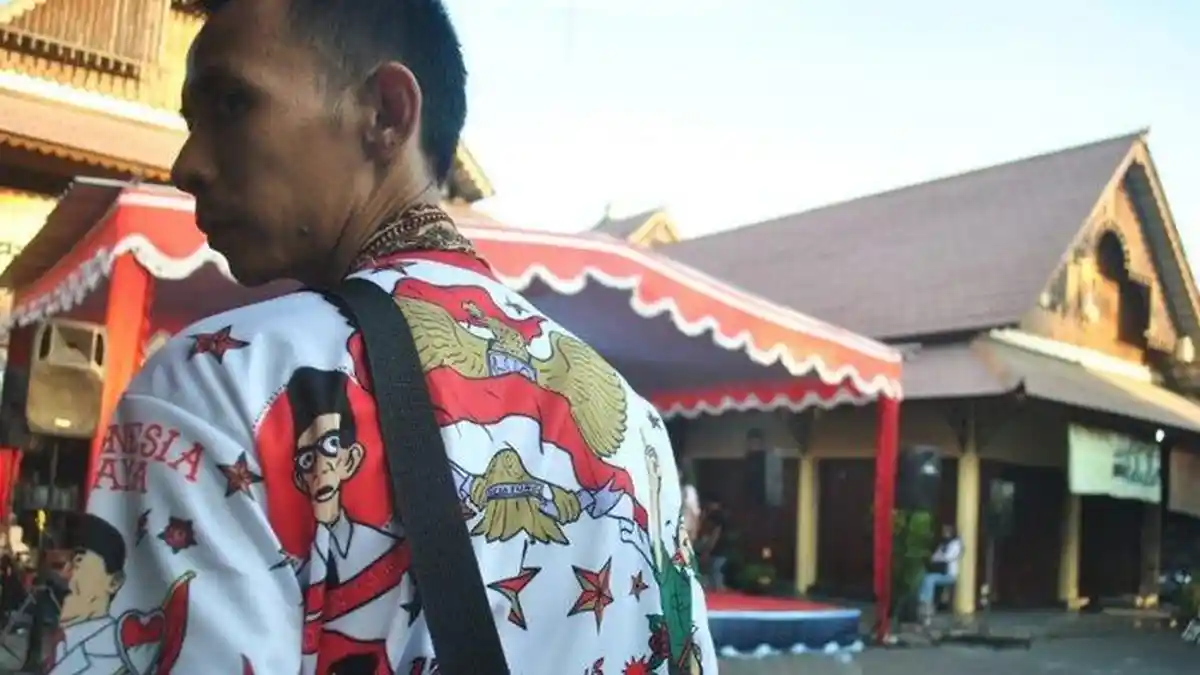Relawan 'Kancane Gibran Gess' Kenakan Baju 'Indonesia Raya' yang Identik dengan Gibran Rakabuming