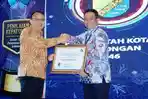 Wali-Kota-Pekalongan-Achmad-Afzan-Arslan-Djunaid-penghargaan-terbaikk.jpg