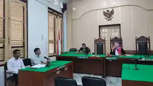 Majelis-hakim-tunggal-Pinta-Uli-Br-Tarigan-saat-menunda-sidang-Prapid-Aditya-Hasibuan.jpg