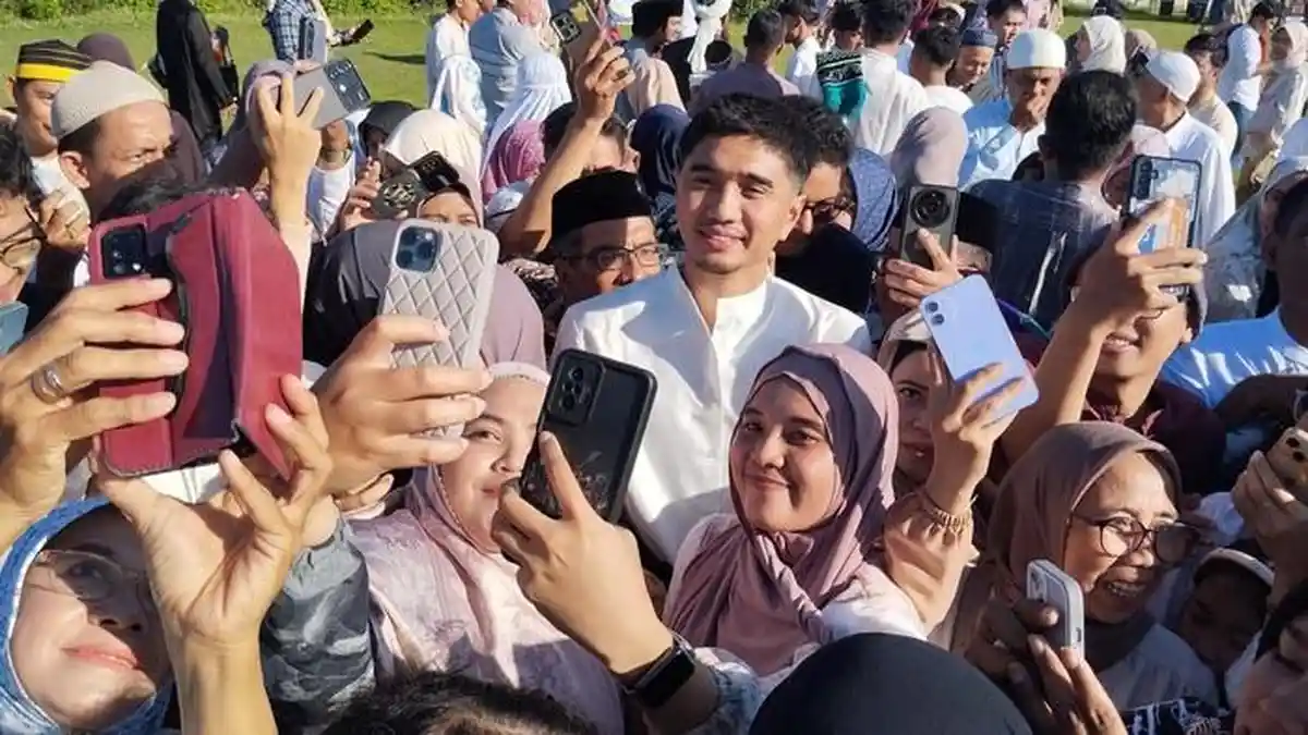 Viral Medos, Duta Sheila On 7 Diserbu Jamaah Shalat Ied Minta Foto Bareng