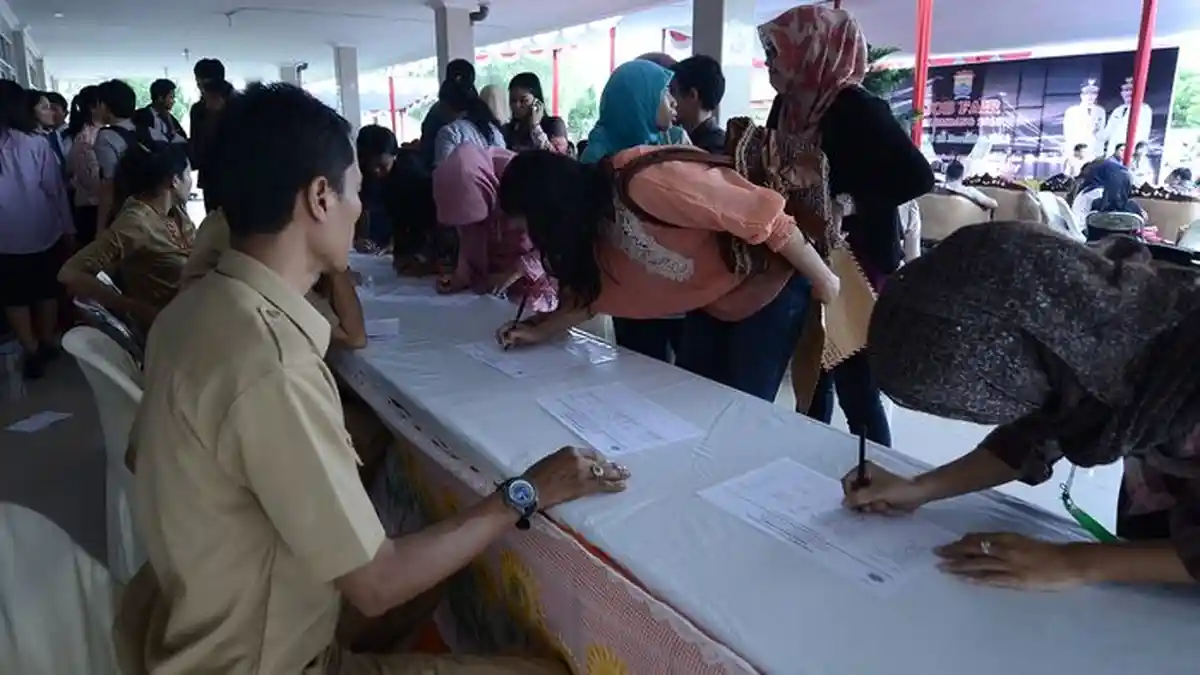 Efektifkah Melamar Kerja Lewat Lamaran CV Berbentuk Fisik?