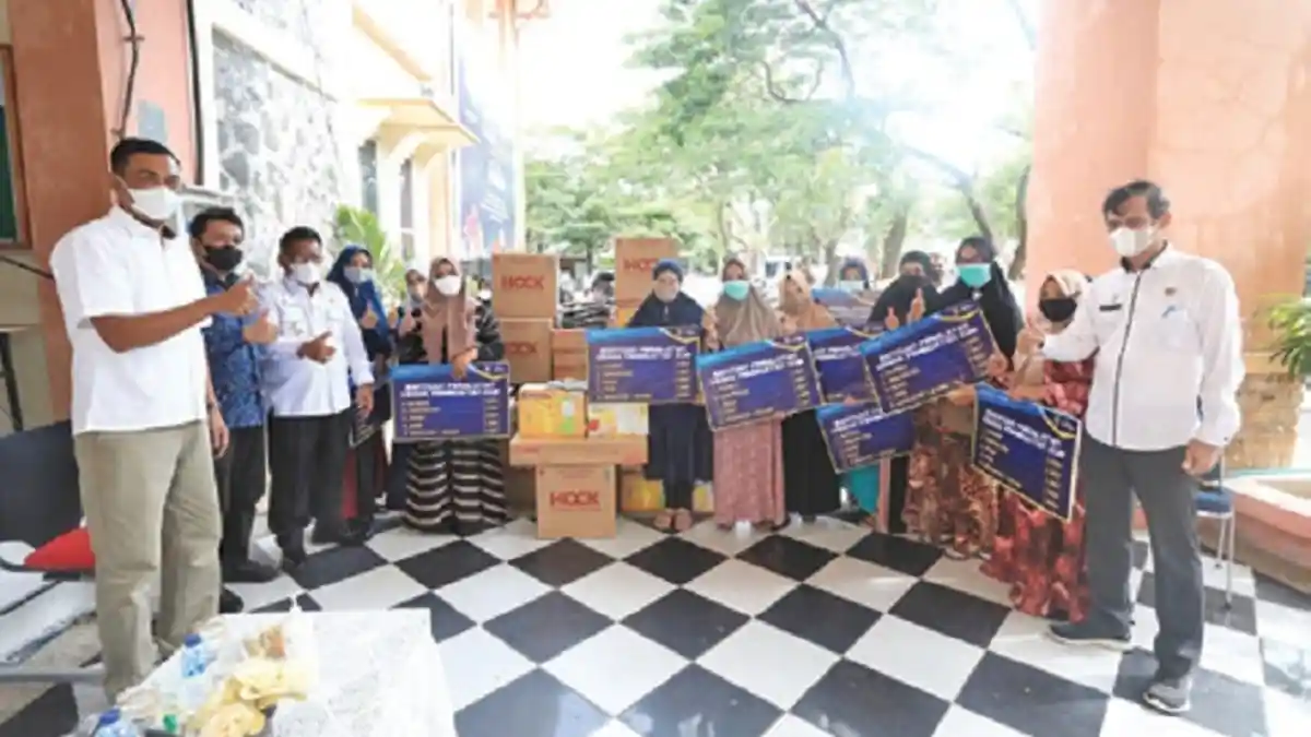 Wali Kota Bantu Peralatan Usaha untuk Pelaku UMKM