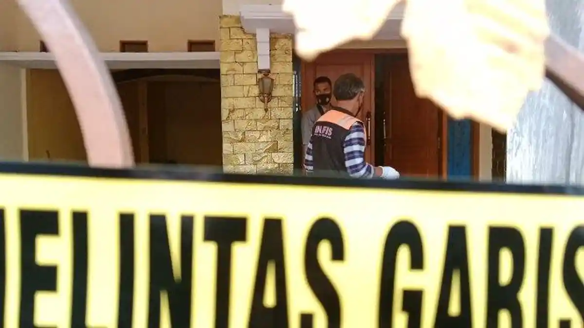 Dobrak Rumah Niat Padamkan Api, Tetangga Malah Temukan Bocah 5 Tahun Dirantai: Kejamnya Ulah Tante