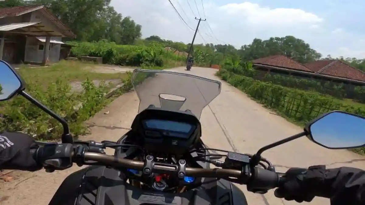 Tips Safety Riding : Bahaya Menyalip di Tikungan, Persimpangan, dan Jembatan saat Berkendara