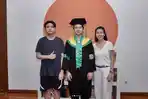 ahok-dan-veronica-tan-kompak-berfoto-bersama-saat-nicholas-sean-wisuda.jpg