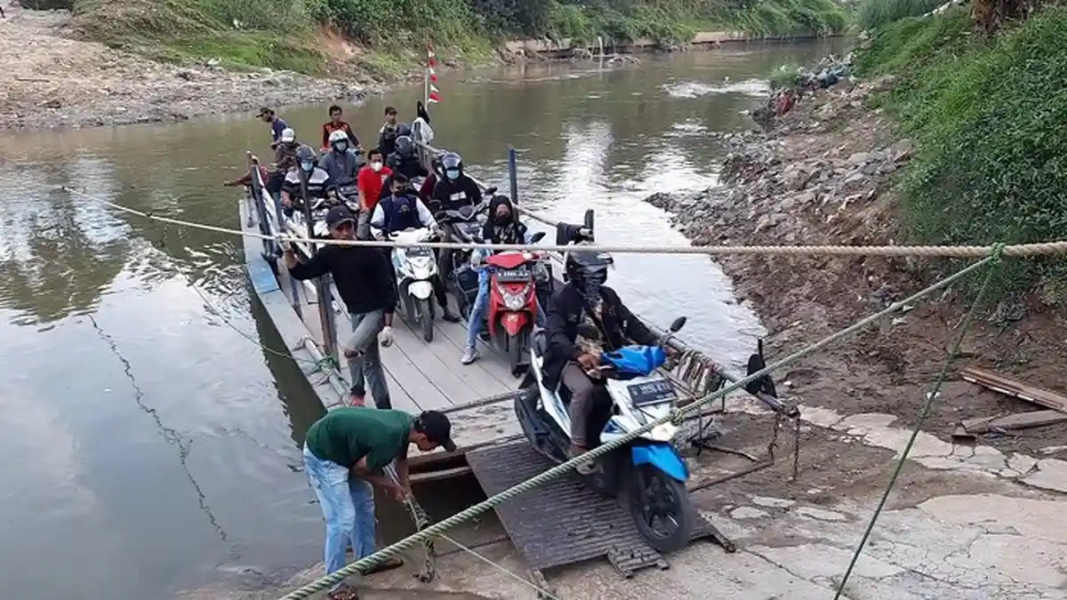 Warga Nikmati Manfaat Perahu Eretan Kebalen-Gabus, Mampu Pangkas Jarak Empat Kilometer