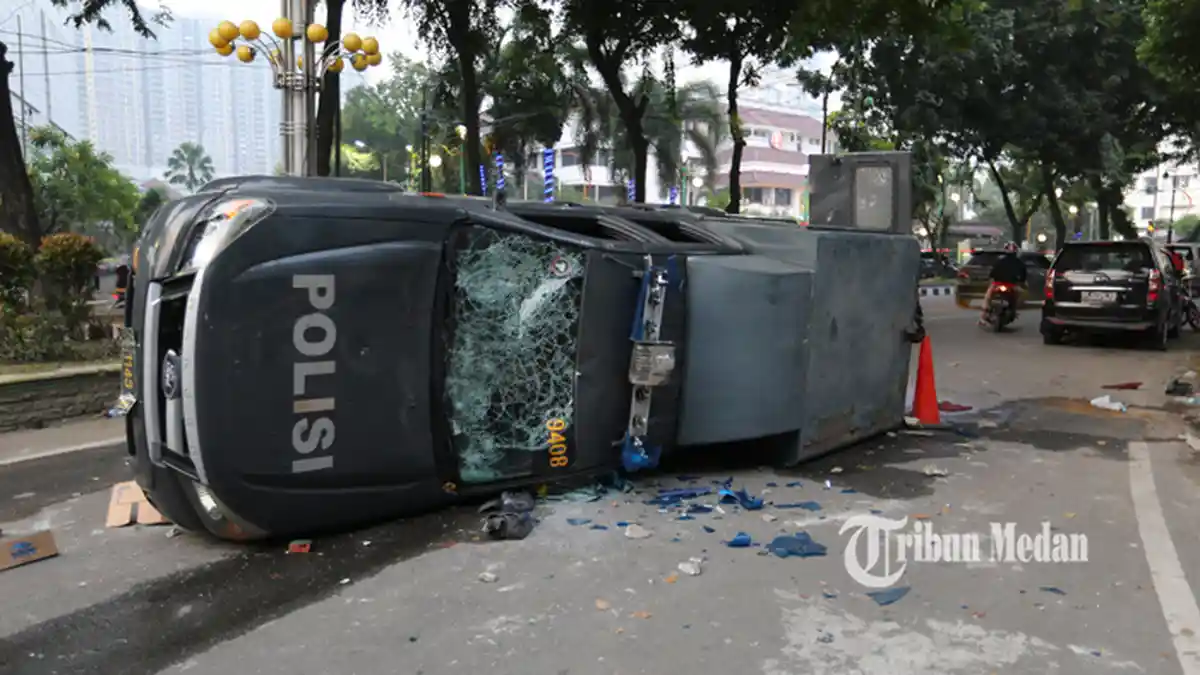Pascabentrok Demo Mahasiswa Tolak RUU, 8 Kendaraan Rusak, 7 Mahasiswa dan 3 Polisi Masuk Rumah Sakit