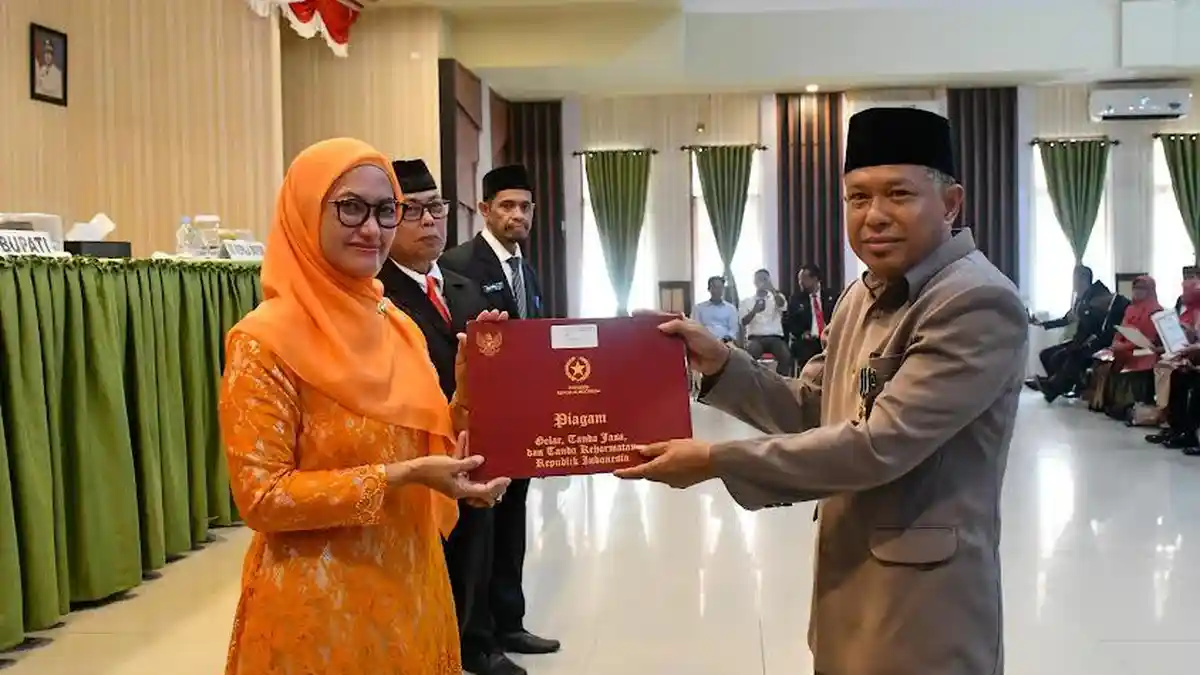486 ASN Lutra Terima Satyalancana Karya Satya, Bupati Indah Ajak Jaga Integritas dan Profesionalisme