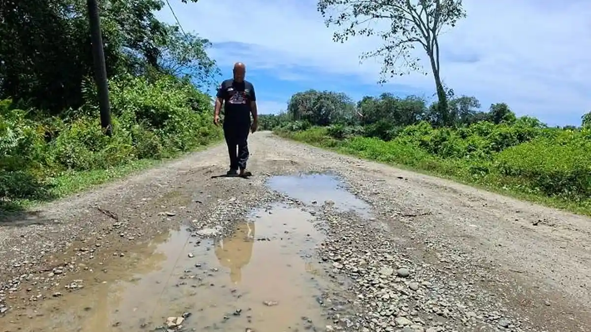 Kondisinya Sudah Puluhan Tahun, Warga Aceh Barat Minta Pengaspalan Jalan Utama Cot Kumbang