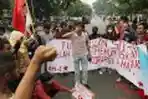Unjuk Rasa Peringati Setahun Meninggalnya Sondang