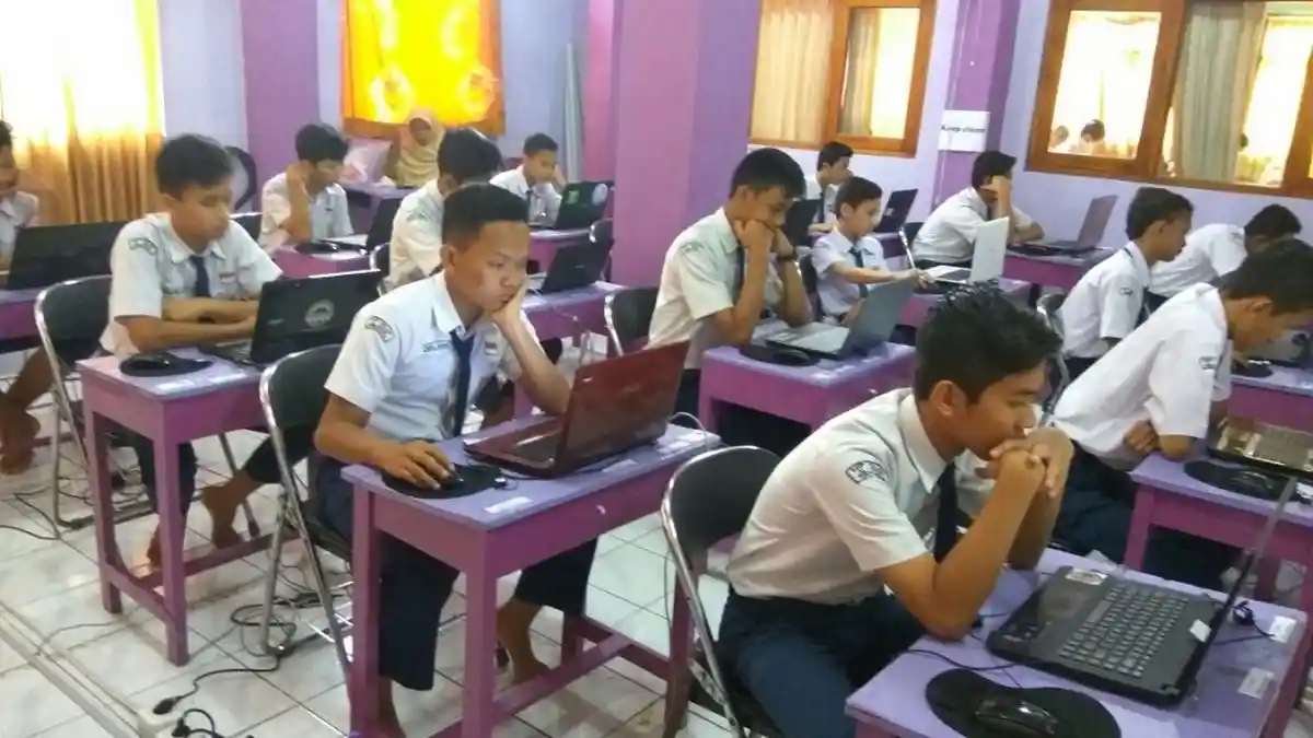 Jelang UNBK, Siswa SMP Islam Al Abidin Solo Ikuti Simulasi