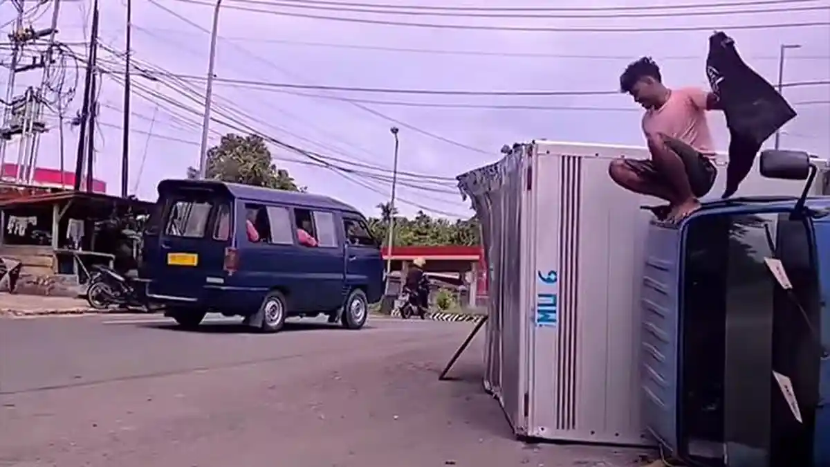 Detik-Detik Sopir Selamat dari Truk Terguling di Sorong Papua Barat Daya
