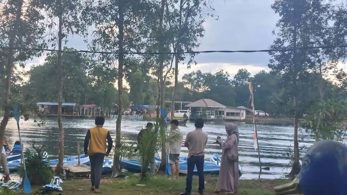 Hari Kedua Lebaran 2024, Danau Seran 'Diserbu' Pengunjung, Bisa Bermain Perahu Kano hingga Angsa