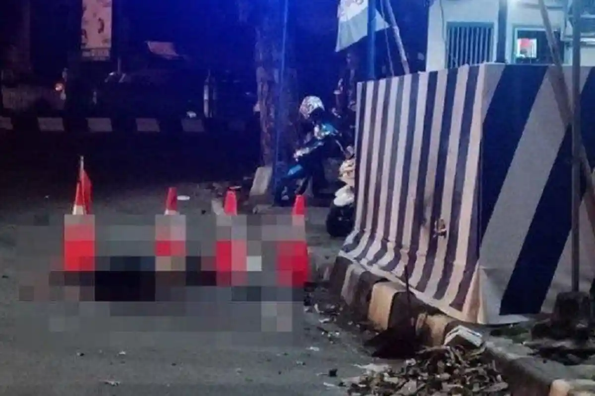 Rekaman CCTV Ledakan Bom Bunuh Diri di Pospam Kartasura Sukoharjo, Pelaku Terkapar Setelah Beraksi