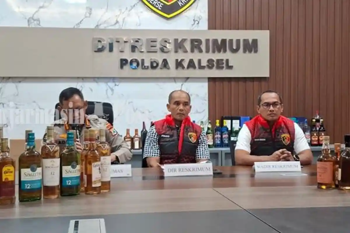 Polisi Gerebek Rumah Produksi Miras Oplosan di Jalan Melati Banjarmasin, Sita Ribuan Botol Miras