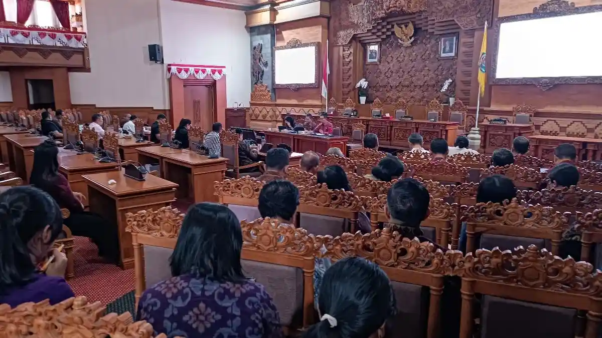 Dewan Denpasar Bali Soroti Tiang dan Kabel Provider di Drainase, Jadi Penyebab Banjir