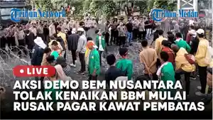 Aksi-demo-BEM-Nusantara-tolak-kenaikan-BBM-di-kawasan-patung-kuda-mulai-rusak-pagar-kawat-pembatas.jpg
